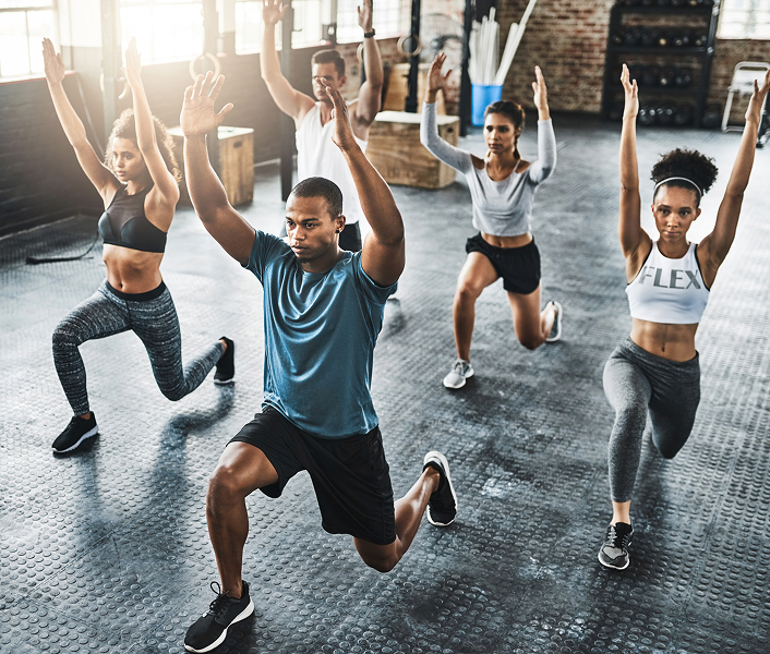 people-fitness-lunge-group-gym-workout-core-exercise-training-together-indoors-diverse-class-friends-warm-up-ab-muscle-session-sport-health-challenge-gymnasium